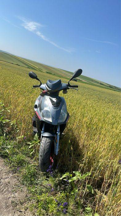 vand scuter 50cc nu stiu ce are