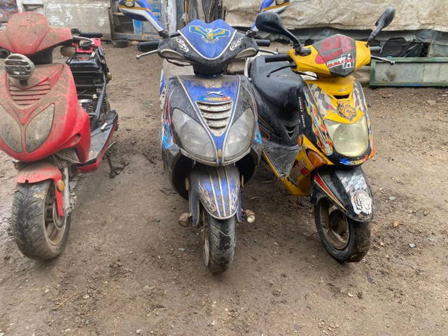 Vand 3 scutere pe benzina stare buna