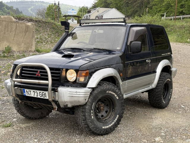 Mitshubishi Pajero 2.8 / blocant / fara rugina
