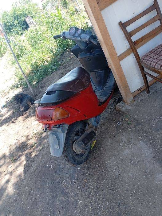 Vând scuter schimb cu boxe scuterul este maguti F10 merge foarte bine