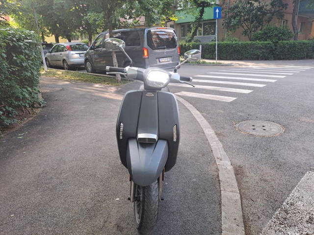Scuter Lambretta, Vespa