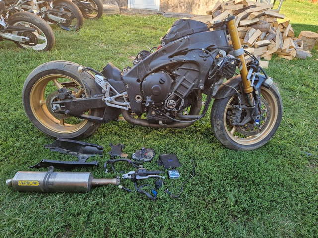 Vand Piese Yamaha YZF R1 BigBang   2010