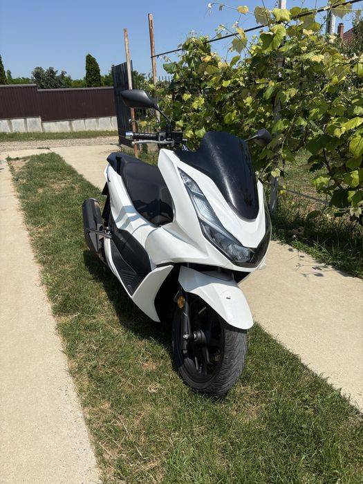Honda pcx 125.