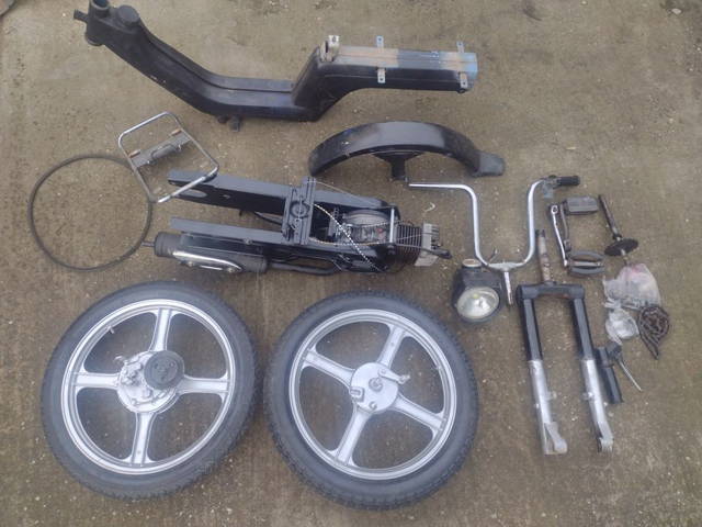 Piaggio SI complet trebuie vopsit