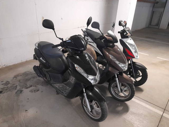 Vând  3 scuter înmatriculate