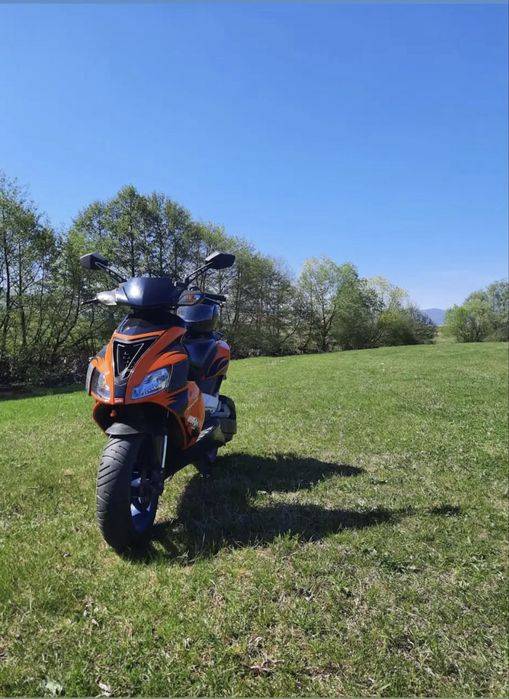 Vând scuter Aprilia Sr