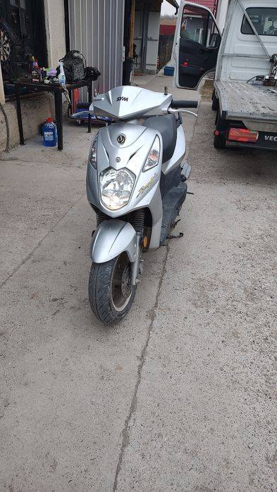 Vând scuter Kymco