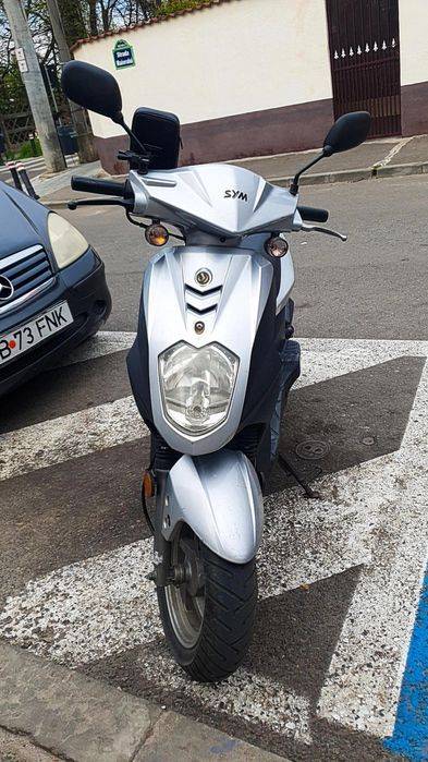 Vând scuter Sym fără permis !