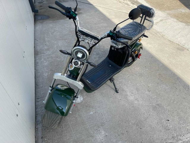 Scuter Electric 2000W Baterie Mare 20 Amperi Certificat Inmatriculare