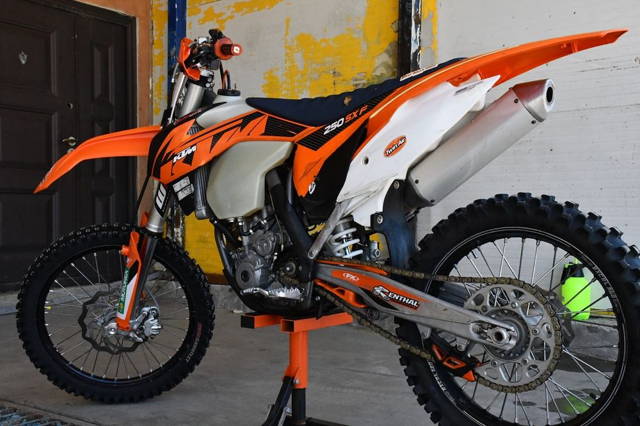 Vând KTM 250 sxf