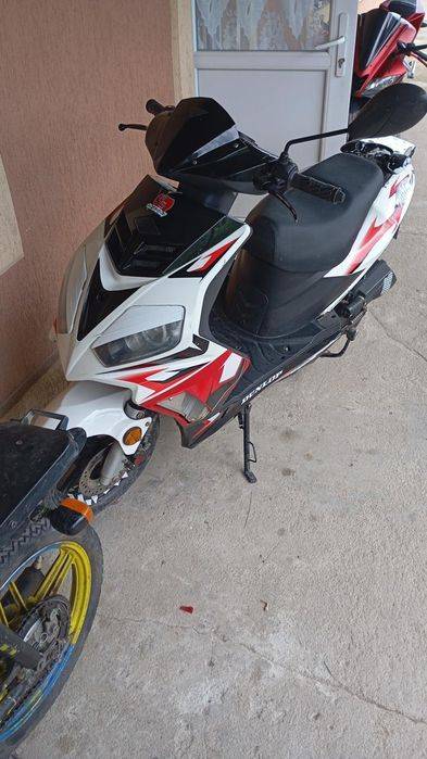 vând scuter gy6 80cc (defect)