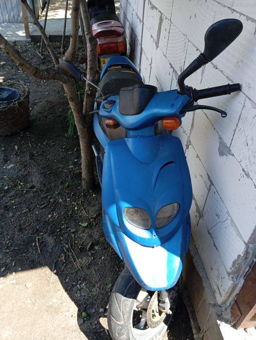 Vând scutere Peugeot și Aprilia Amico