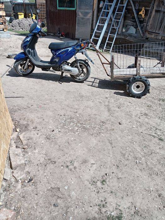 Scuter de cimp cu remorcuta