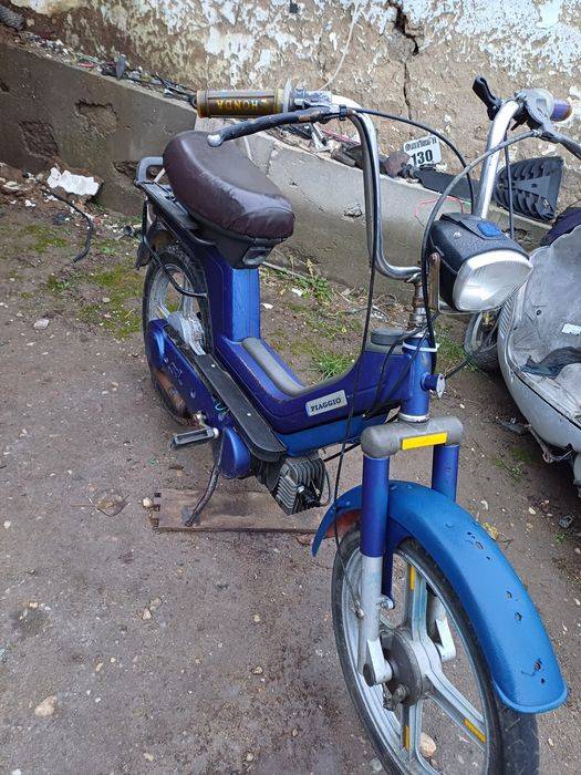 Vand sau schimb scuter piaggio zip 1000 de lei
