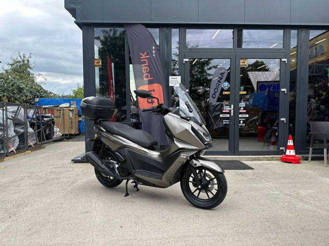 Scuter Kymco SkyTown 125i nou-se conduce cu B-stoc EST BIKE Campina