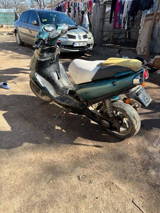 Vând scuter pentru piese aprilia sr50