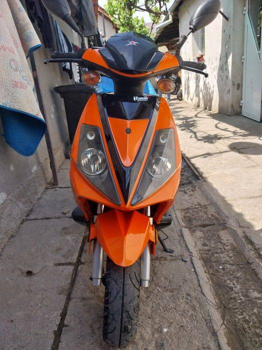 Vand sau schimb cu scutar electric  scutarul arata foarte binel