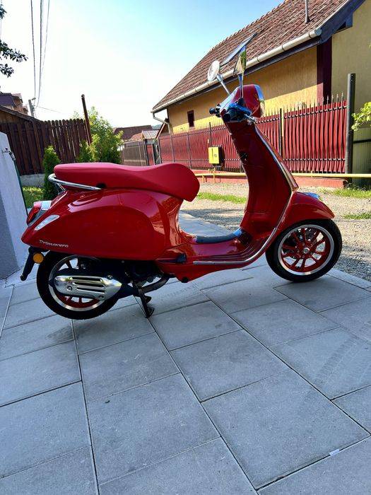 Scuter Piaggio Vespa Red