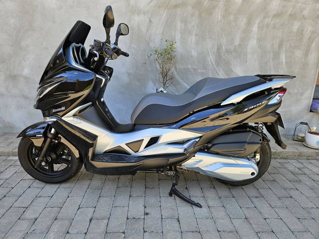 Kawasaki j300 impecabil 2015