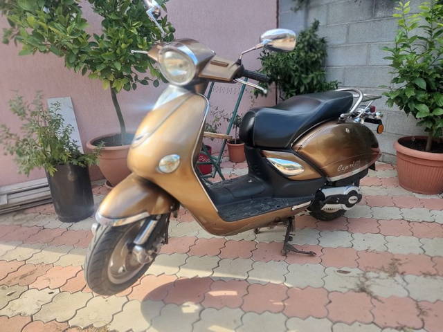 Scuter ,motocicleta ,retro,125