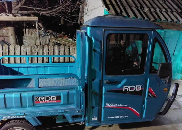 Vând  TRICICLU   ELECTRIC  ,RDB MAX.--KLASS 4,.Acoperiș închis!
