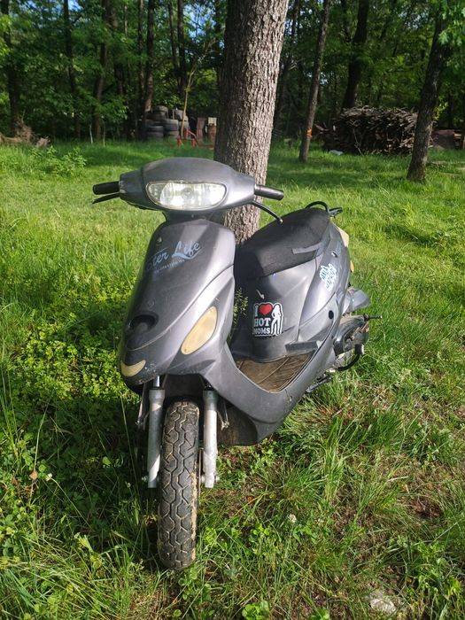 Vând scuter 49cc 4 timpi și suzuki katana 50cc 2 timpi