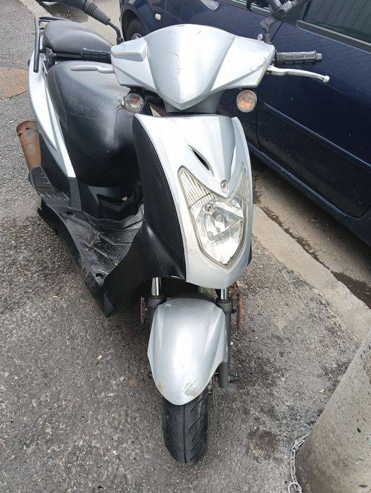 Vând scuter kymko de 50 c
