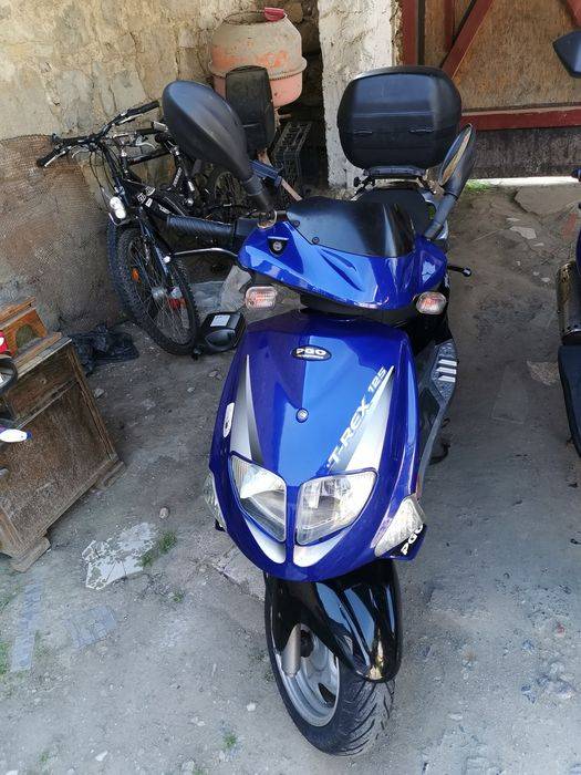 Scuter in stare ca nou de 125cm din 2008 cu acte pentru inmatriculare.
