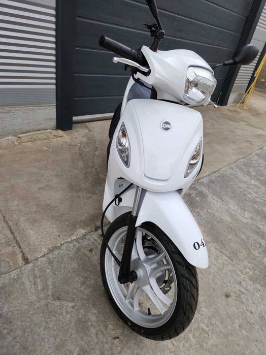 Inchiriez scuter 50cc / 125cc
