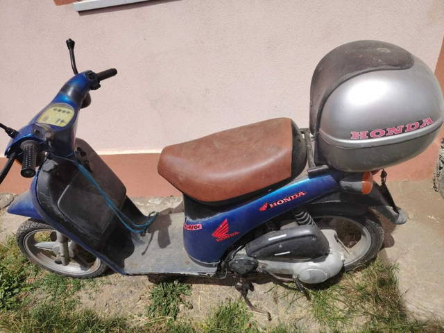 Se vand 2 Scutere in stare buna de functionare