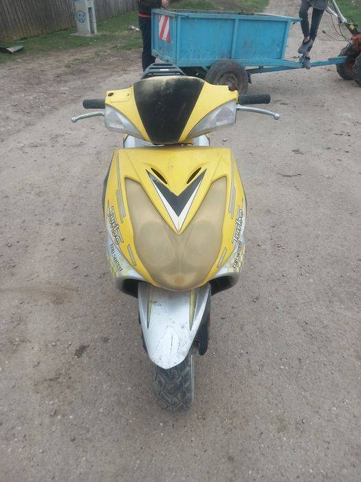 Vând scuter defect
