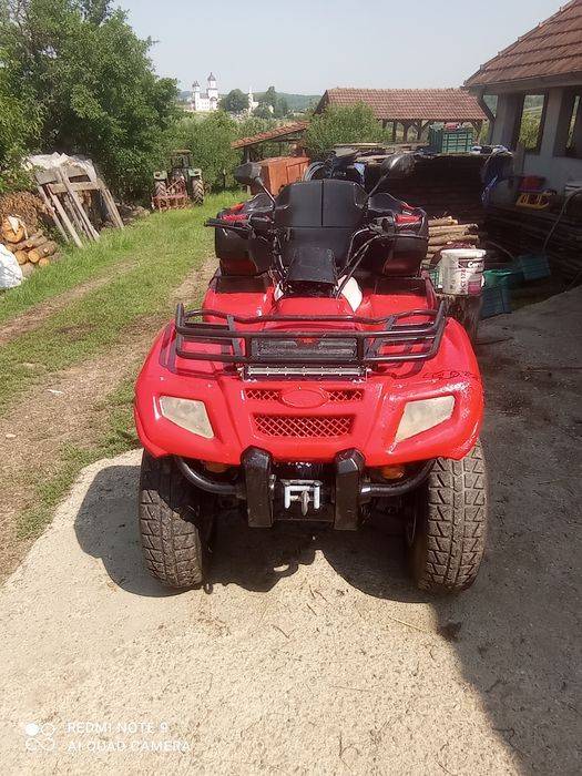Vând ATV 4x4 cu motor de honda