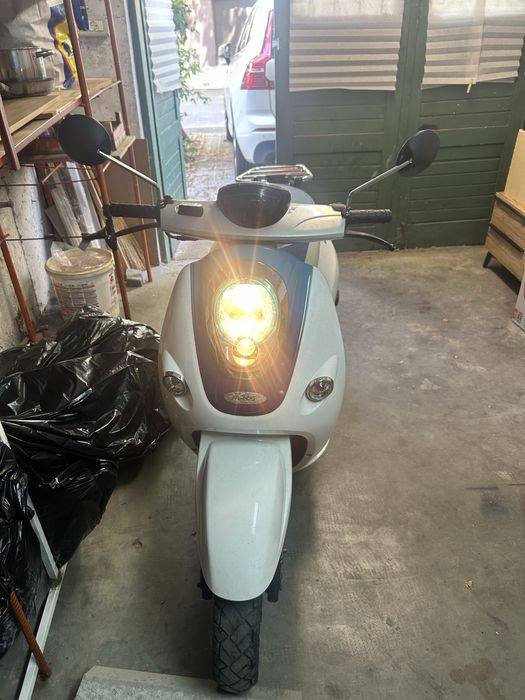 Inchiriez scuter 49 cc fara permis