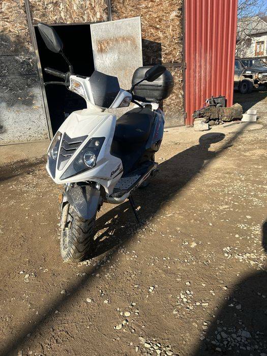 Vând scuter 80cc