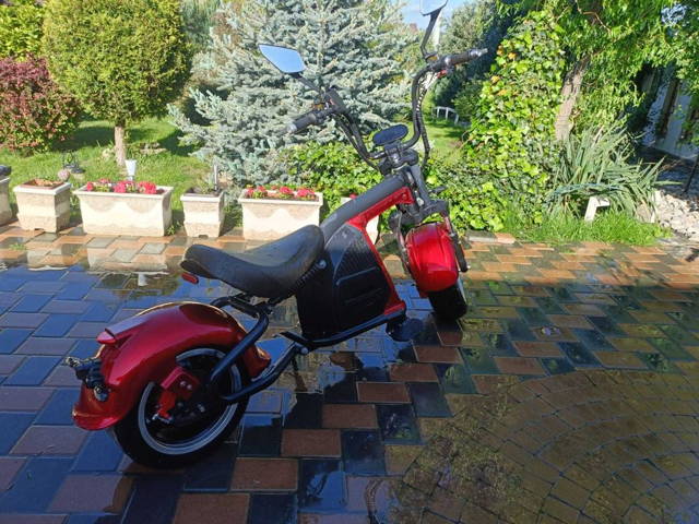 Vand scuter electric