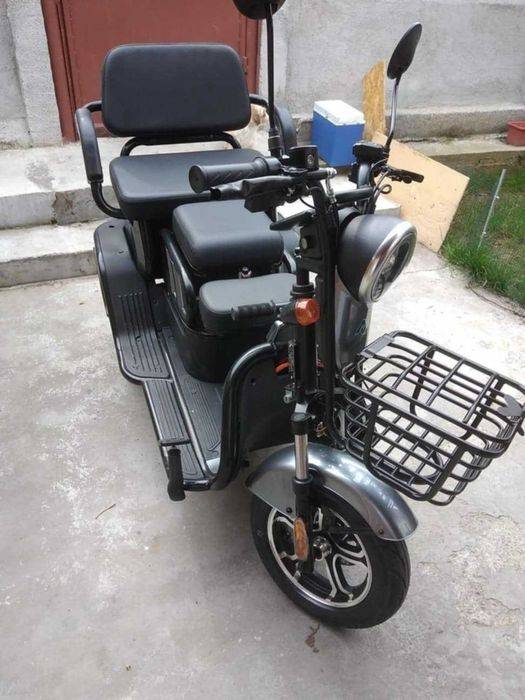 Vând triciclu Neo 6 , electric , 60v, 20Am