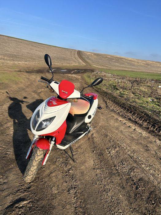 Vand scuter de 49cc 2t