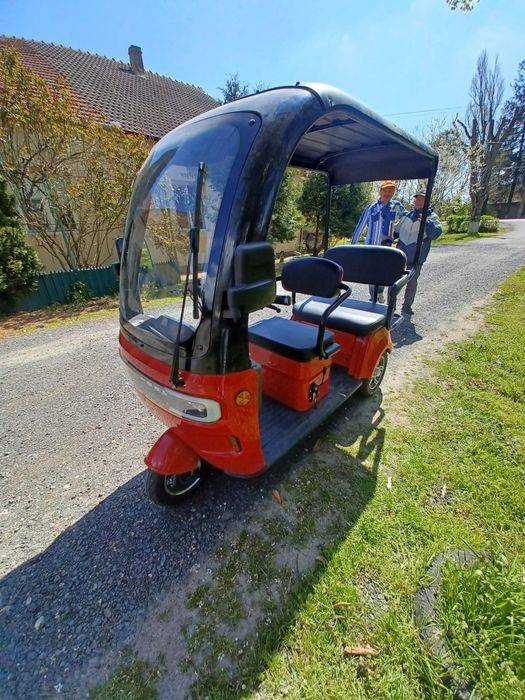 Triciclu de vanzare aproape nou
