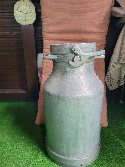 bidon din aluminiu,bine întreținut de 25 de litri, fabricat în 19