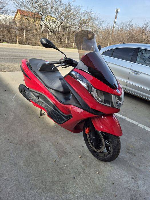 Scuter PIAGGIO X10 350cc maxiscuter, schimb cu auto