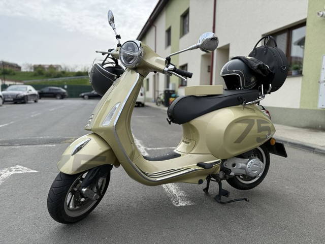 Vespa Primavera 75th Anniversary Edition