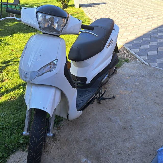 Scuter Peugeot Twitter 2017