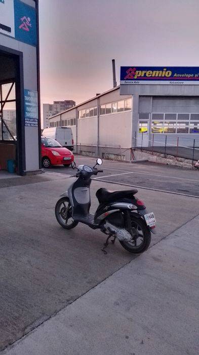Vând scuter Piaggio liberty 50 4t CU ACTE