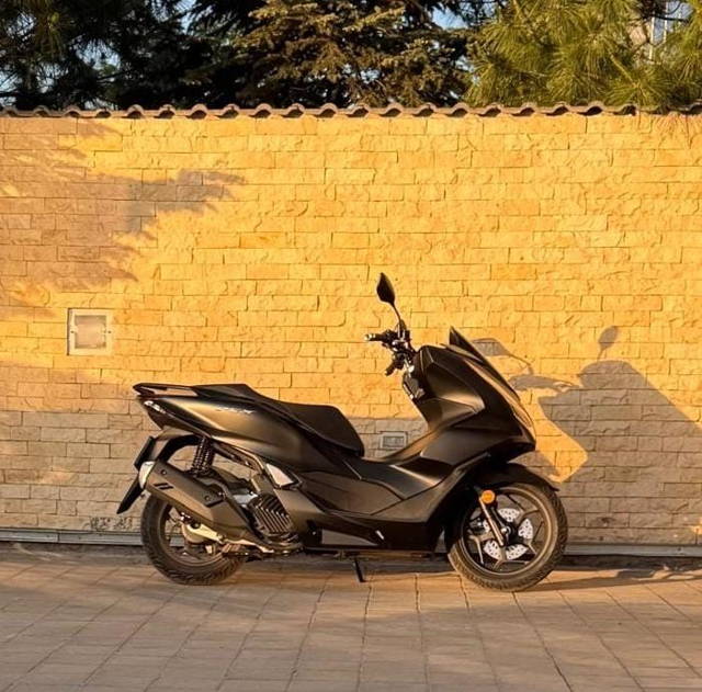 Scuter Honda PCX 125 cm³- GARANTIE HONDA - Ca nou, ofer husă cadou!