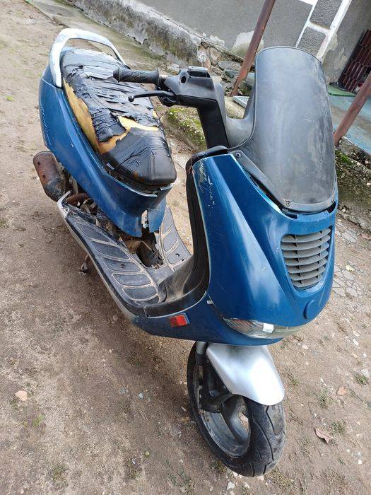 Vand sau schimb scuter peugeot defect 550 de lei