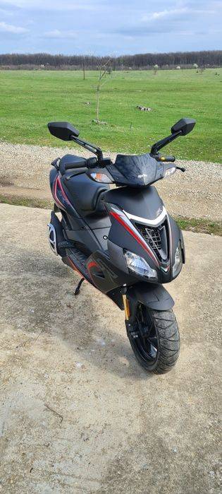 Vând Aprilie sr 50 Factory 2300 KM