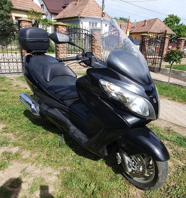 Suzuki Burgman 400