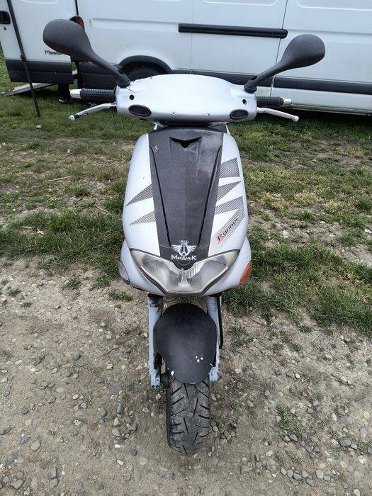 Vând scuter Piaggio Runer 124cc