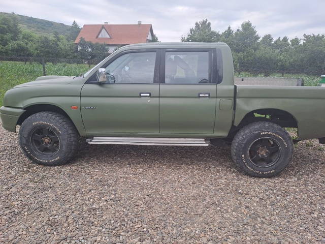 Vand Mitsubishi L200 din 2003 înmatriculat!