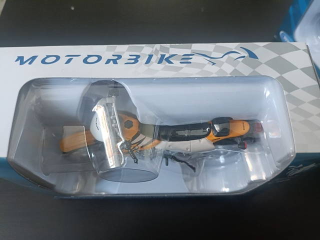 Macheta Suzuki DRZ400S 1:18 Welly